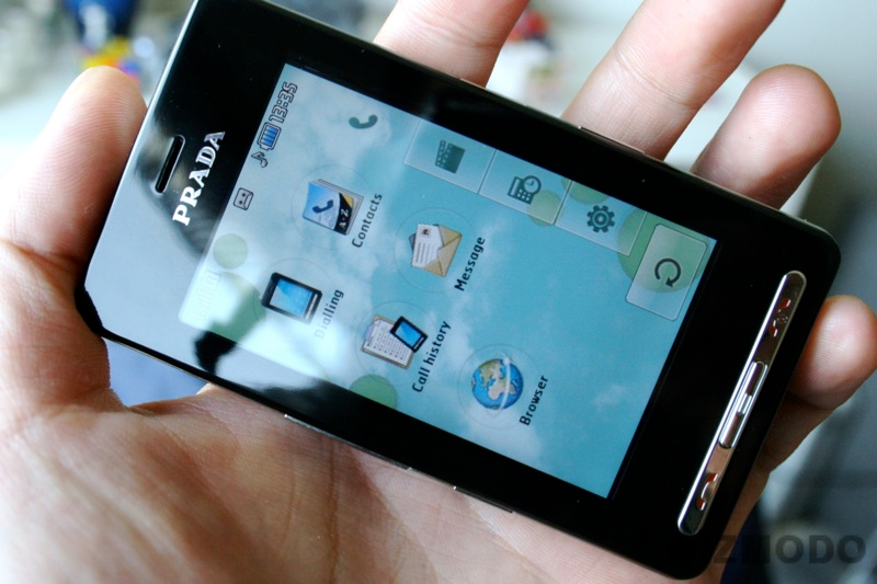 Illustration for article titled Settling this iPhone vs. LG Prada Nonsense